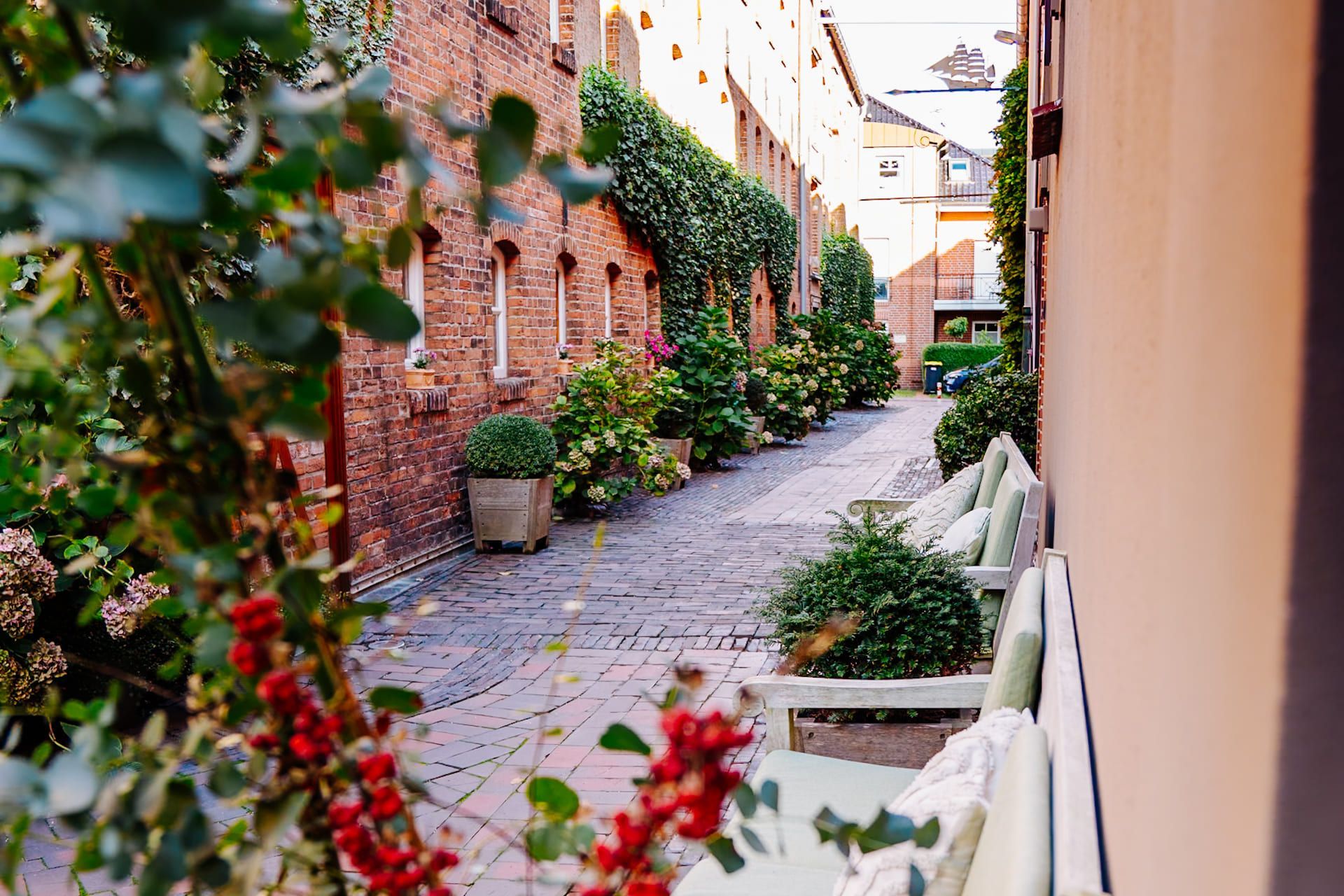 Tides Boutique Hotel in Norden: Restaurant Amber, besondere Events und Wellness