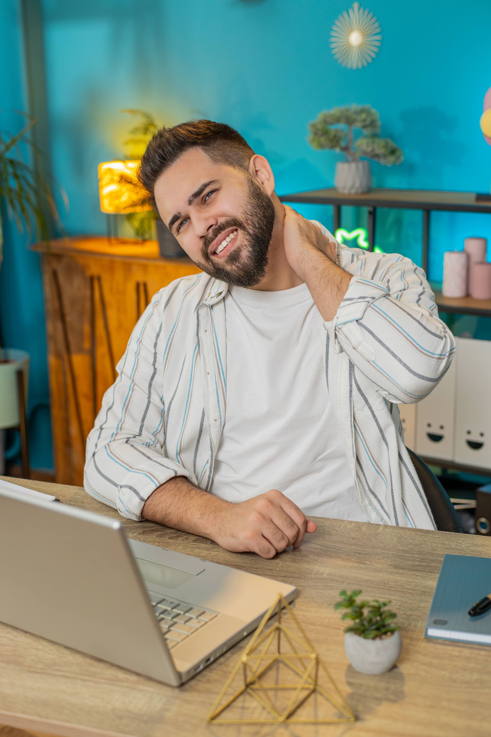 Symptoms and warning signs of neck pain in Adelaide