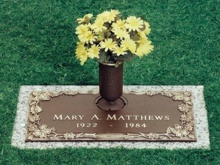 Granite vs. Bronze: Which Memorial Material Should You Choose