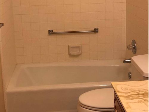 a bathroom with a tub , toilet , and sink .