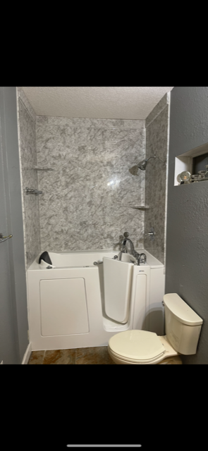 Walk-in bath tub