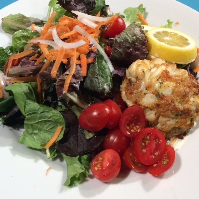 Crab Cake Salad With Lemon Dill Sauce