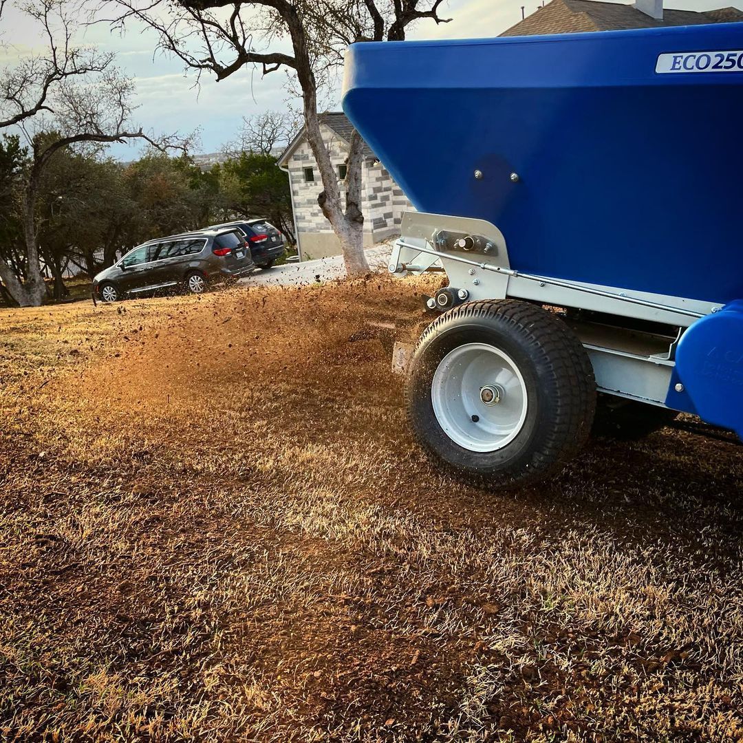 Top dressing service for lawns in Georgetown and Round Rock, TX