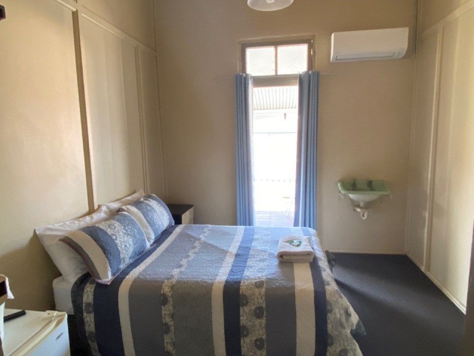 hotel-room-4