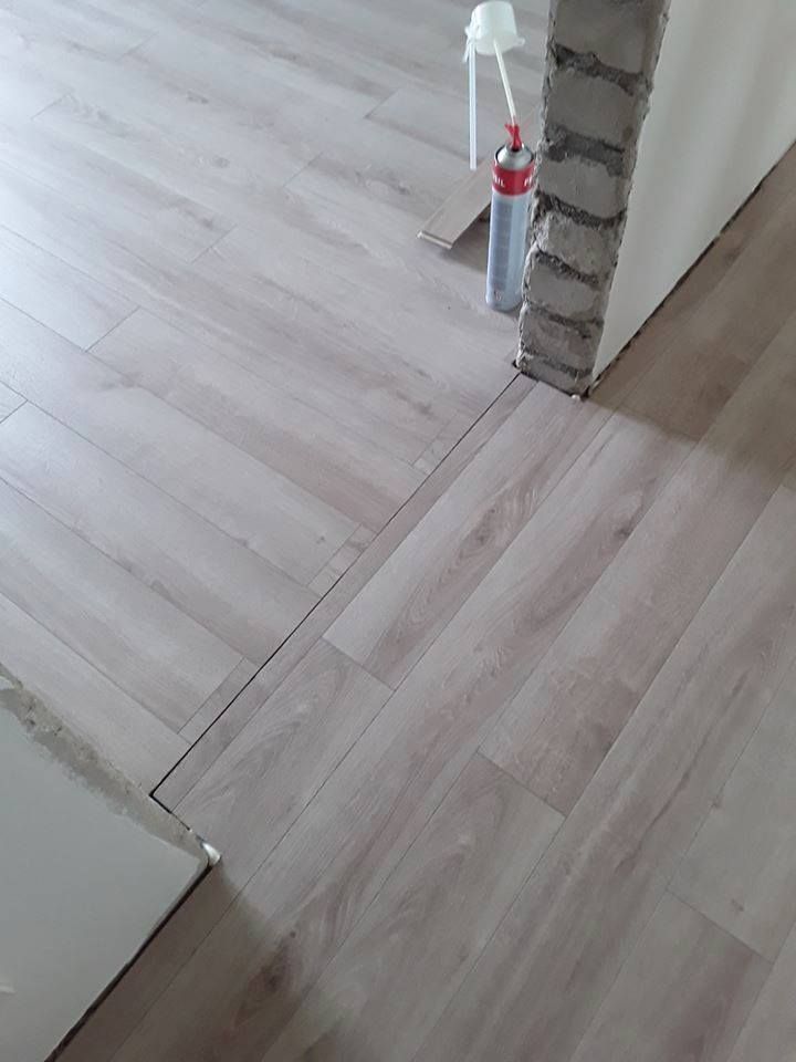 Iš arti medinių grindų fragmentas