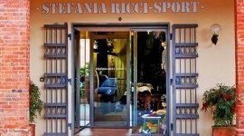 vetrina articoli sportivi