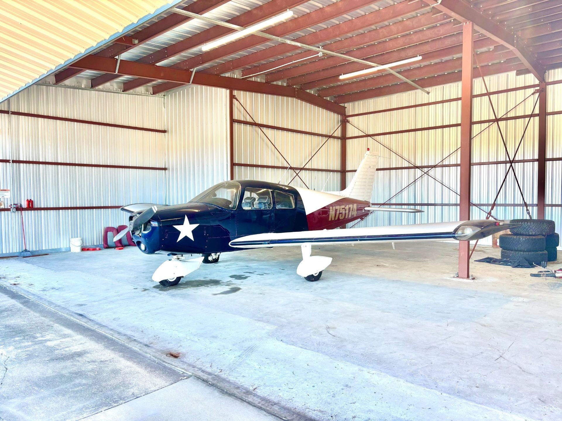 Splendid Aviation training aircraft in the hangar