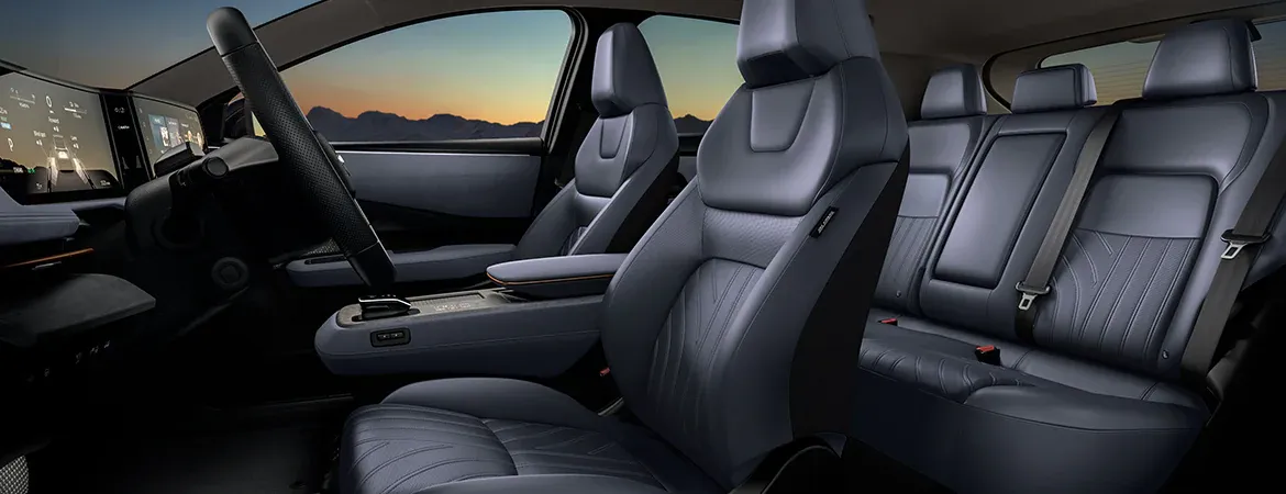 2024 Nissan LEAF Interior & Cargo