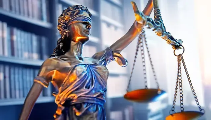 A statue of justice is holding a pair of scales.
