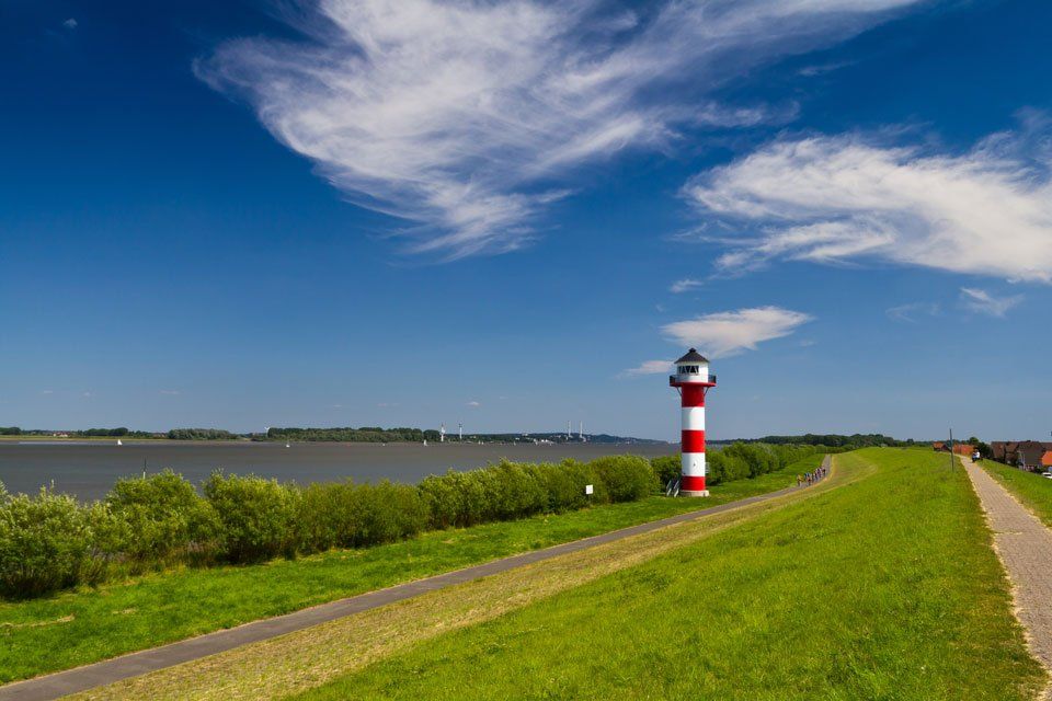 Leuchtturm am Elberadweg Leuchtturm am Elberadweg