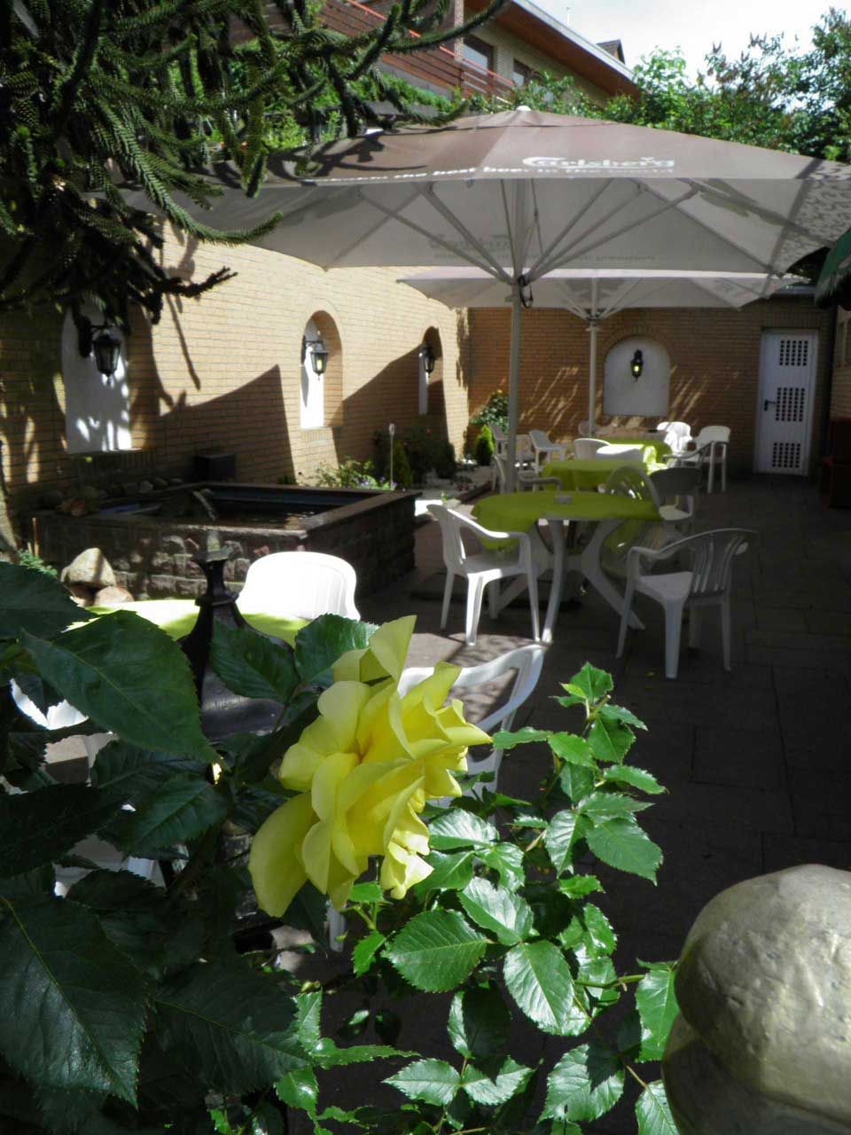 Restaurant Außenbereich vom Hotel in Geesthacht