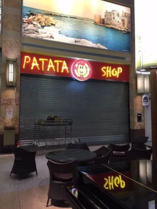 insegna luminosa di Patata Shop Bari