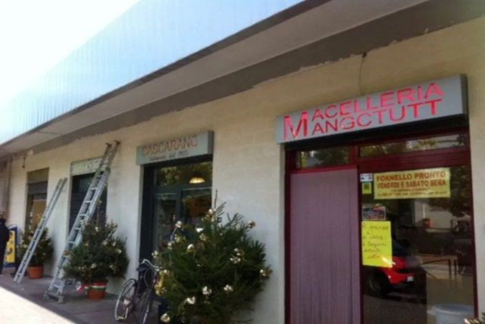 insegna traforata di macelleria
