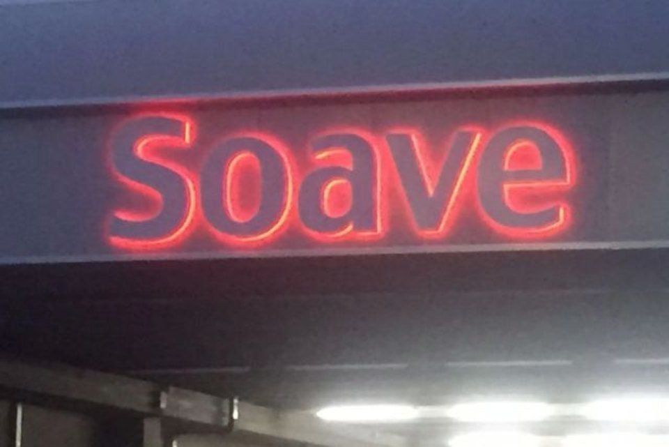 insegna a lettere singole di Soave