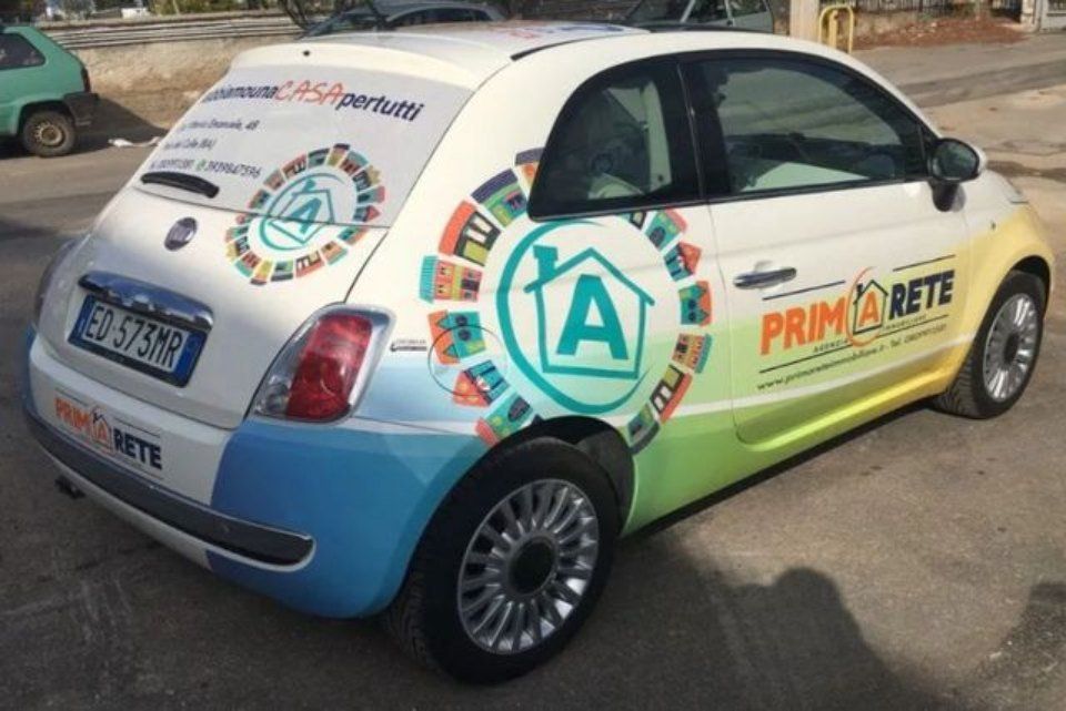 automobile 500 con stampa pubblicitaria