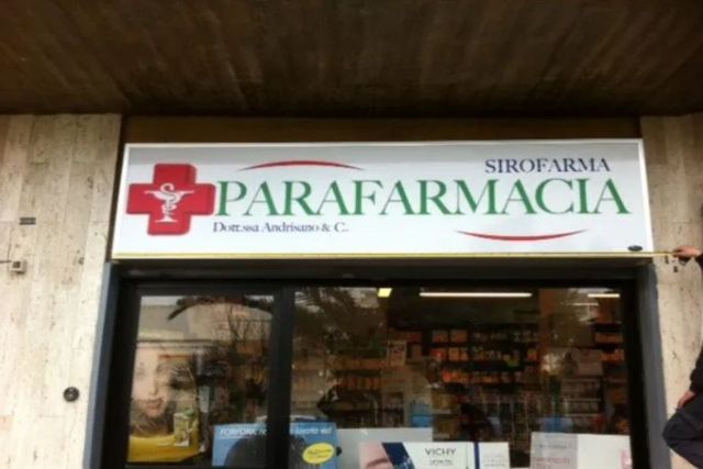 insegna monofacciale farmacia