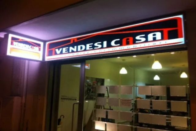 insegna monofacciale negozio