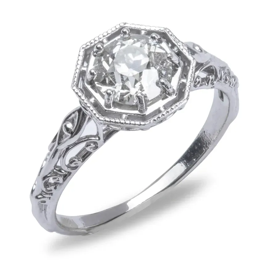 Vintage Sparkling Moissanite