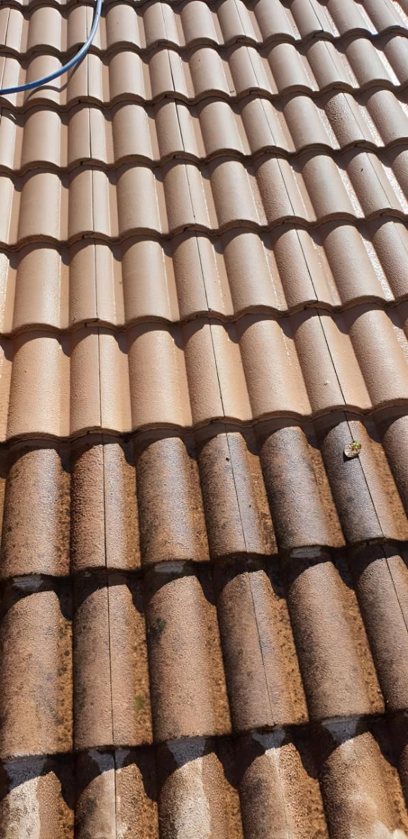 Roof With Pressure Cleaning — Steve Oberhardt Roof Restorations & Repairs in Westbrook, QLD