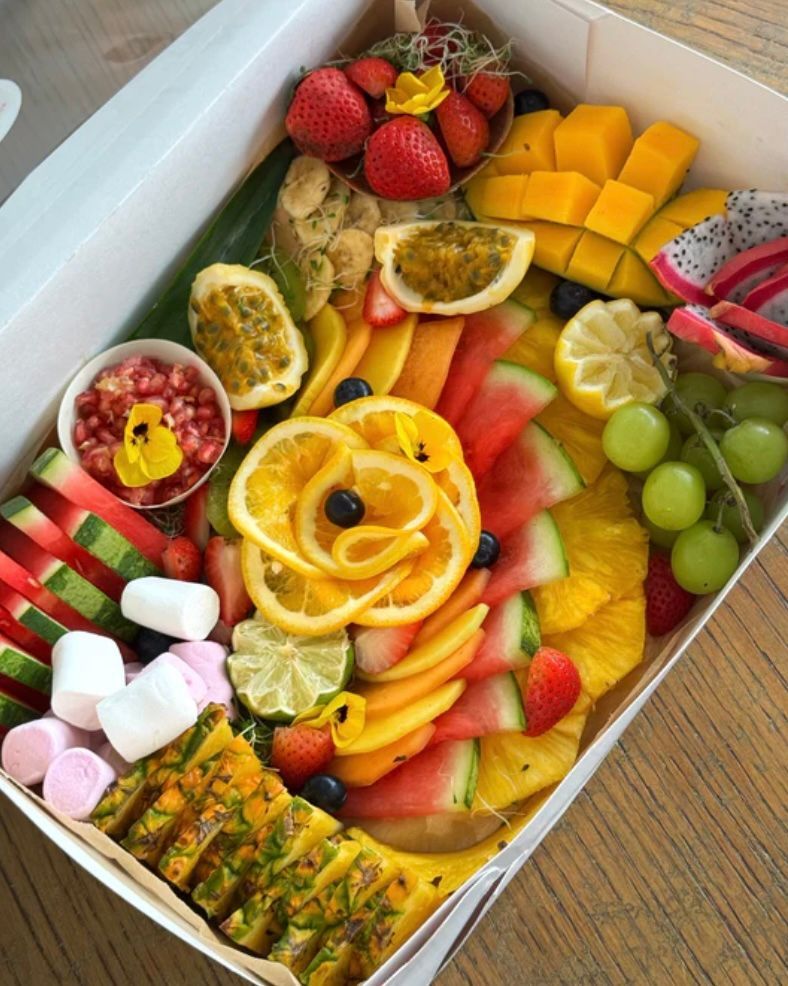 Island box type of food - fruits