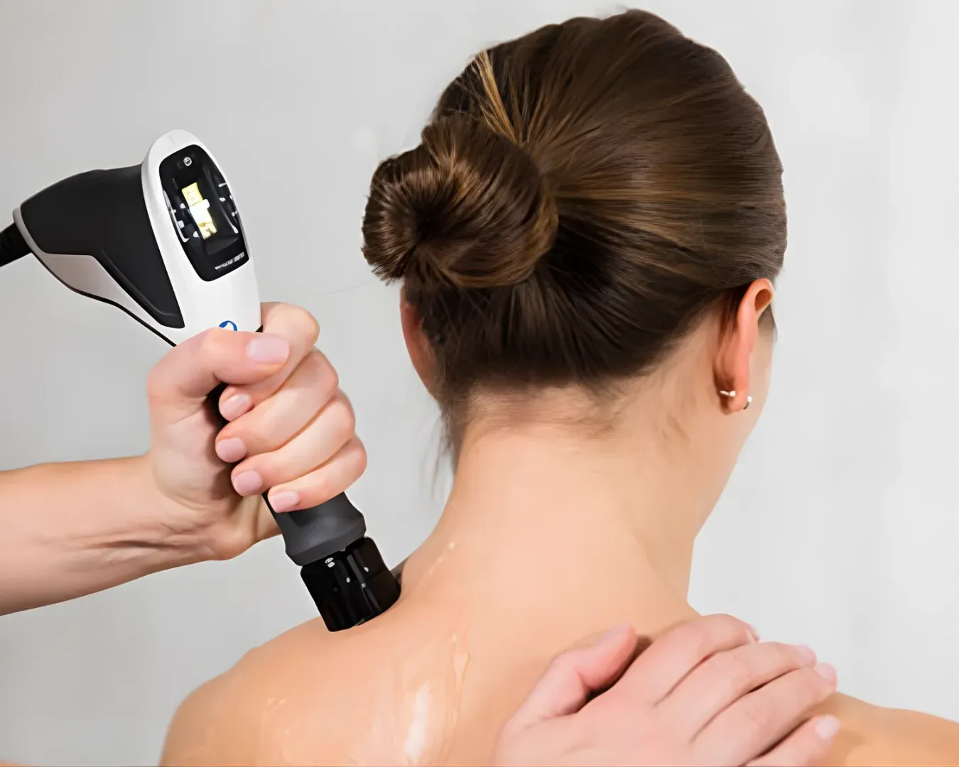 A woman is getting an injection in her hair.