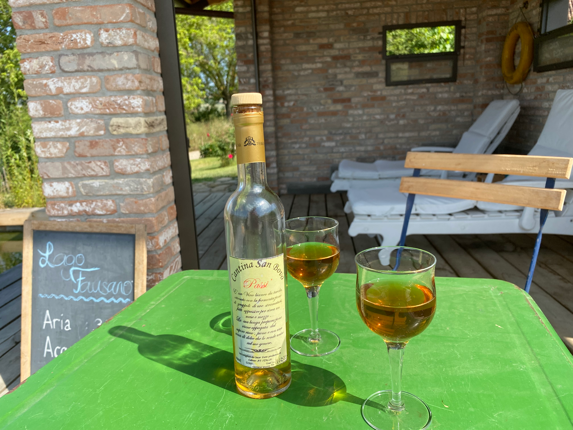 Apero auf der Terrasse im Ferienhaus Piemont