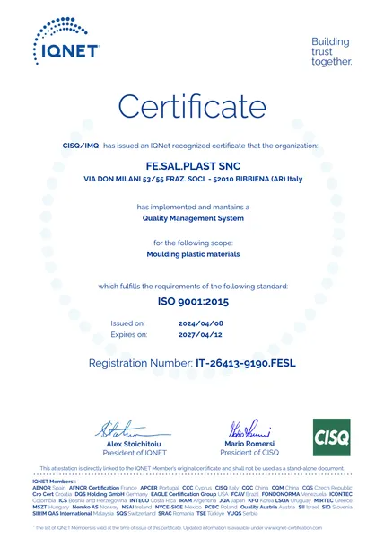 Certificato ISO IQNET per FESAL PLAST INC., con testo e loghi blu su pagina bianca.