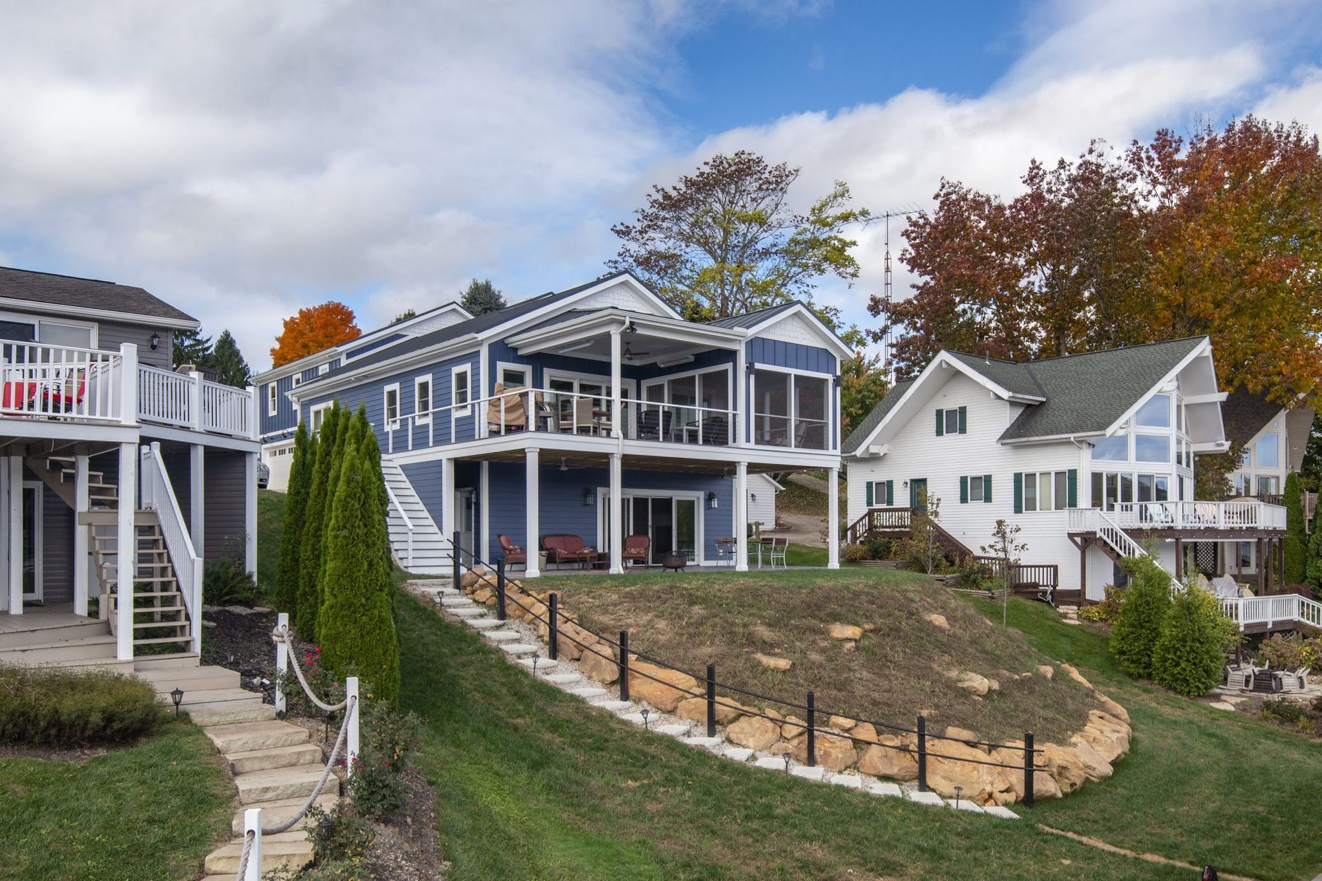 A group of houses are sitting on top of a hill.