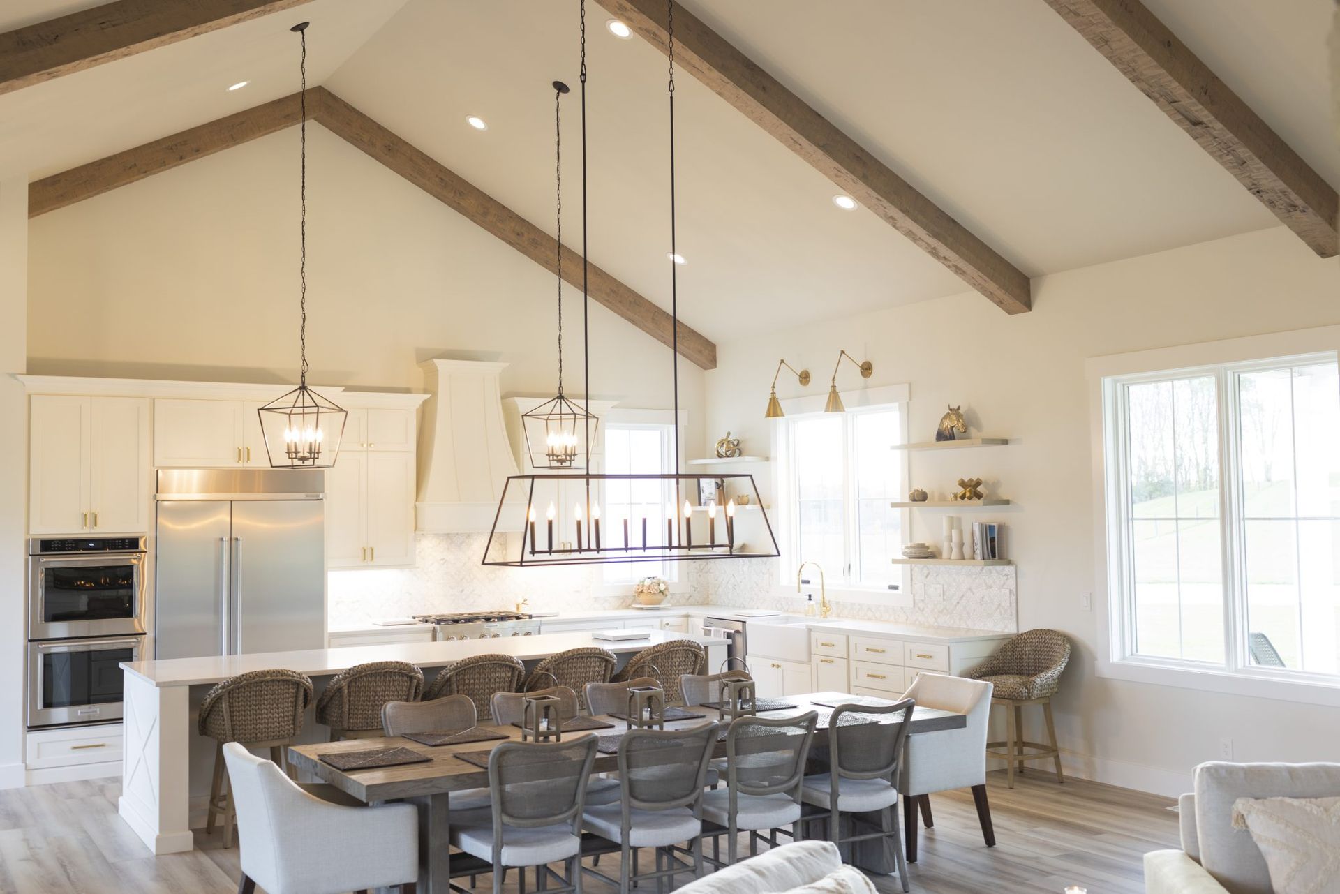 A kitchen and dining room in a house with a vaulted ceiling.