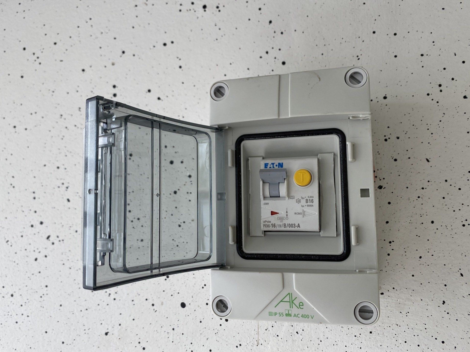 Meterkast in een garagebox bij Garagebox Hoogeveen