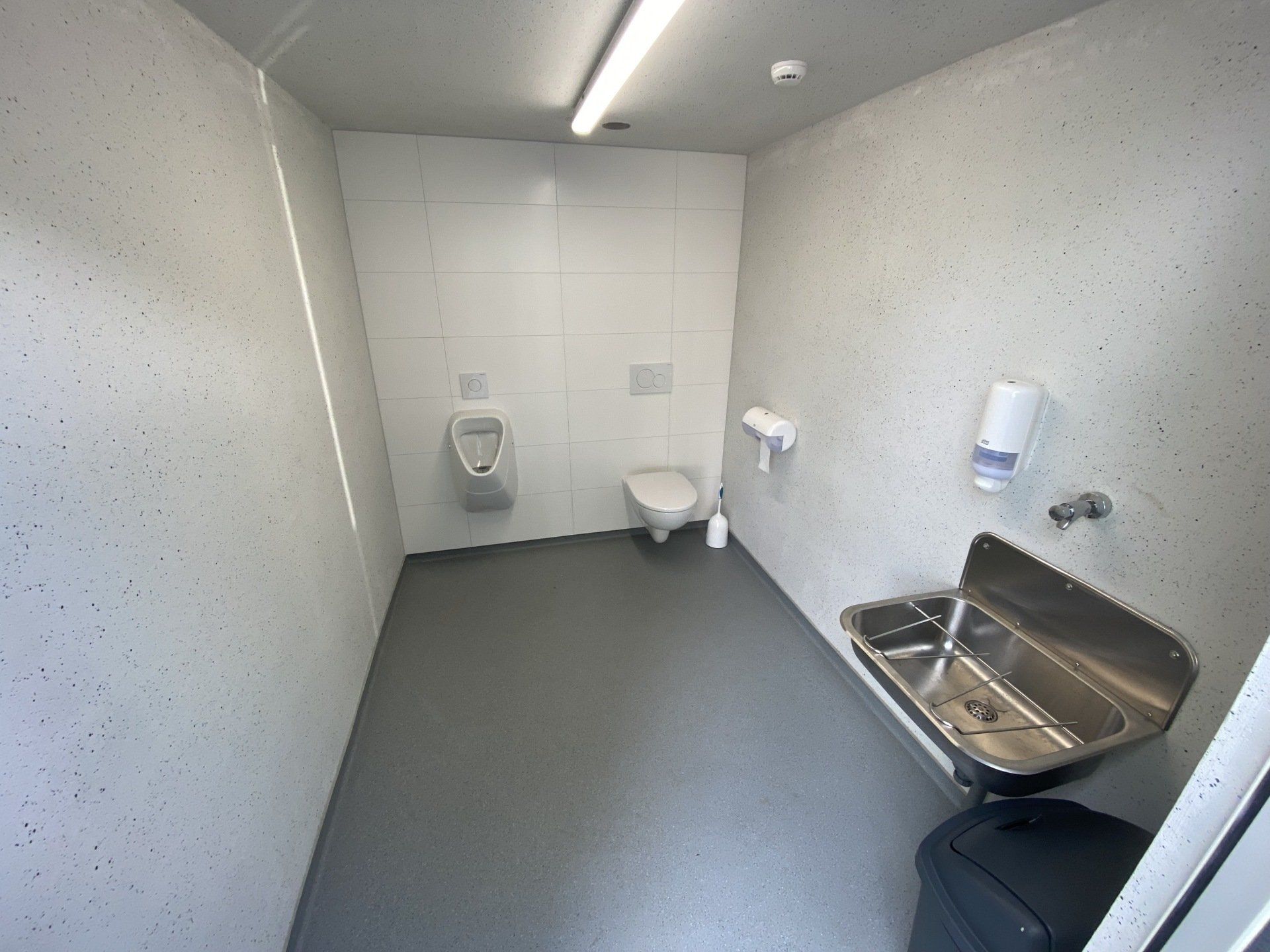Royale toiletruimte bij Garagebox Hoogeveen