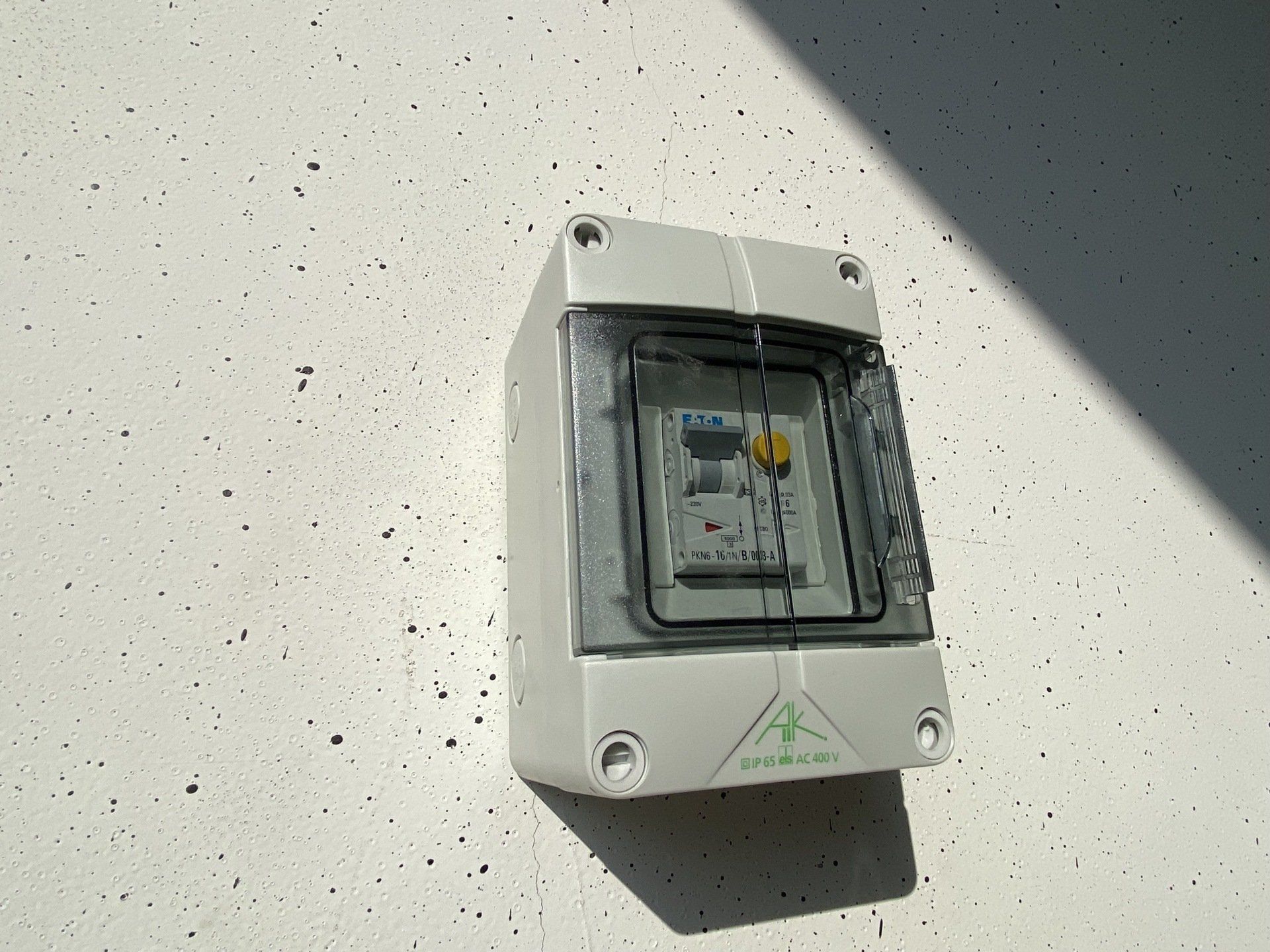 Meterkast voor elektra in een garagebox in Hoogeveen