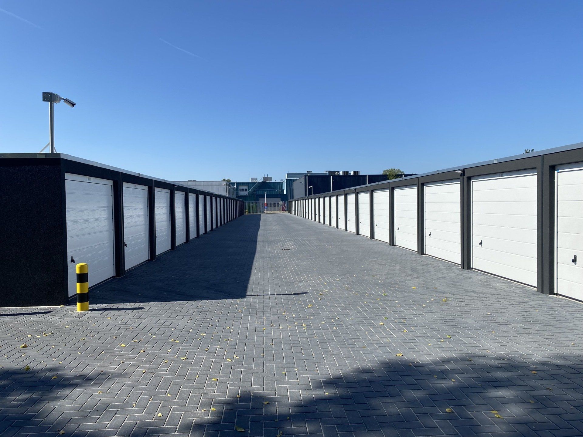 Veel rangeerruimte bij garagebox hoogeveen