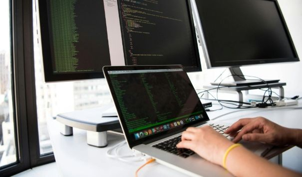 screens with data