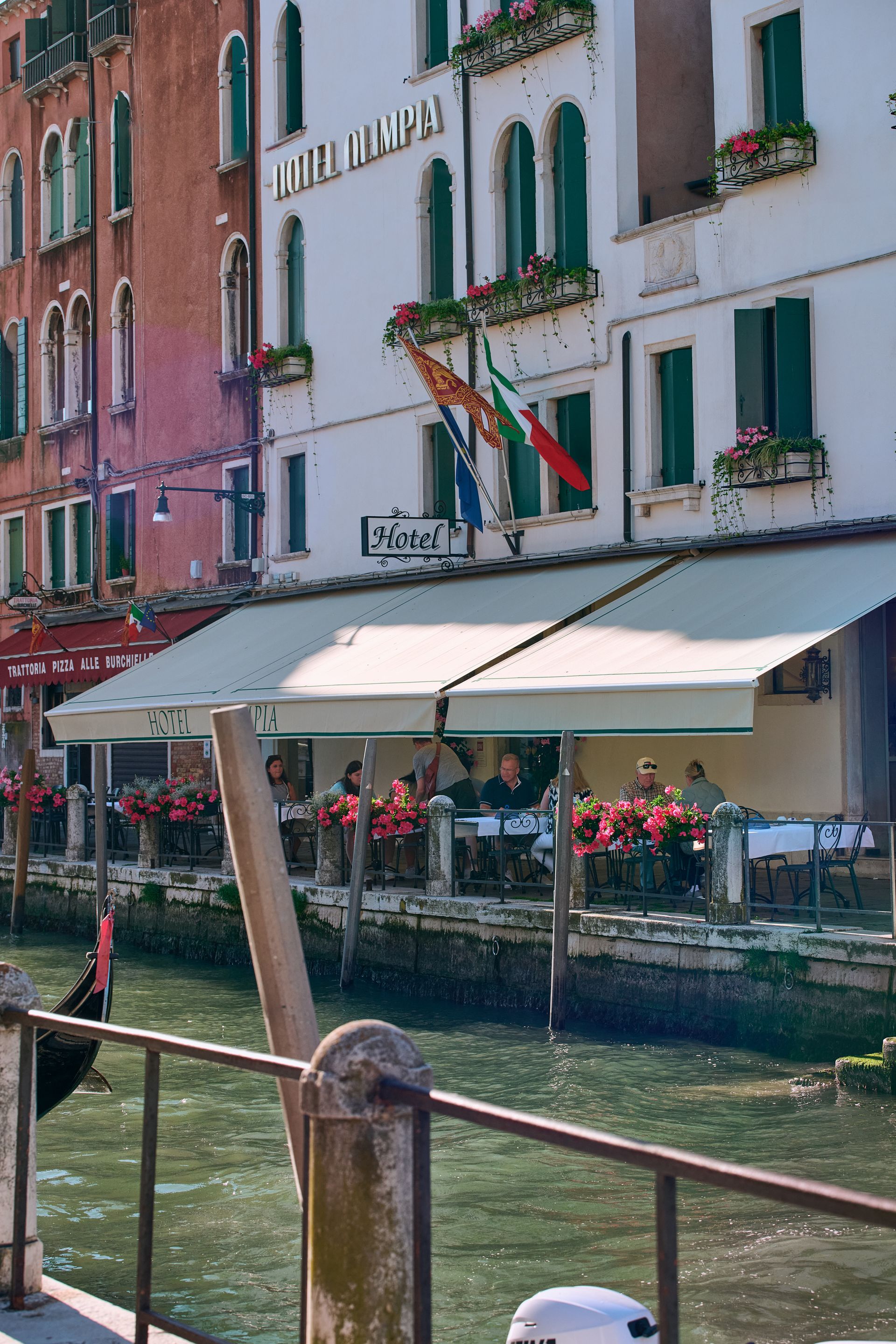 A boat is docked in front of a building that says la riviera