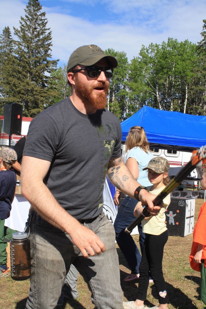 A man with a beard wearing sunglasses and a baseball cap