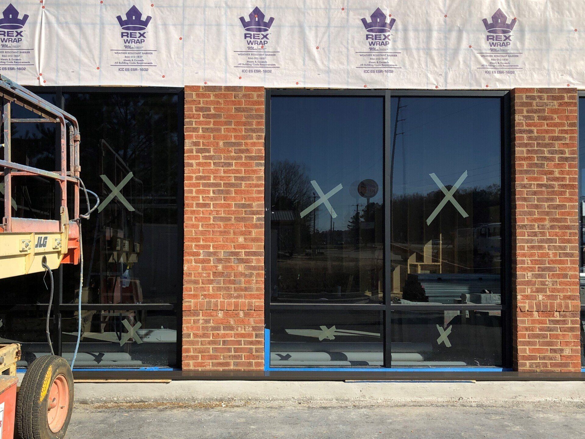 Building window tinting - Before SPF Business Tint at Pizza Hut in Wetumpka, AL