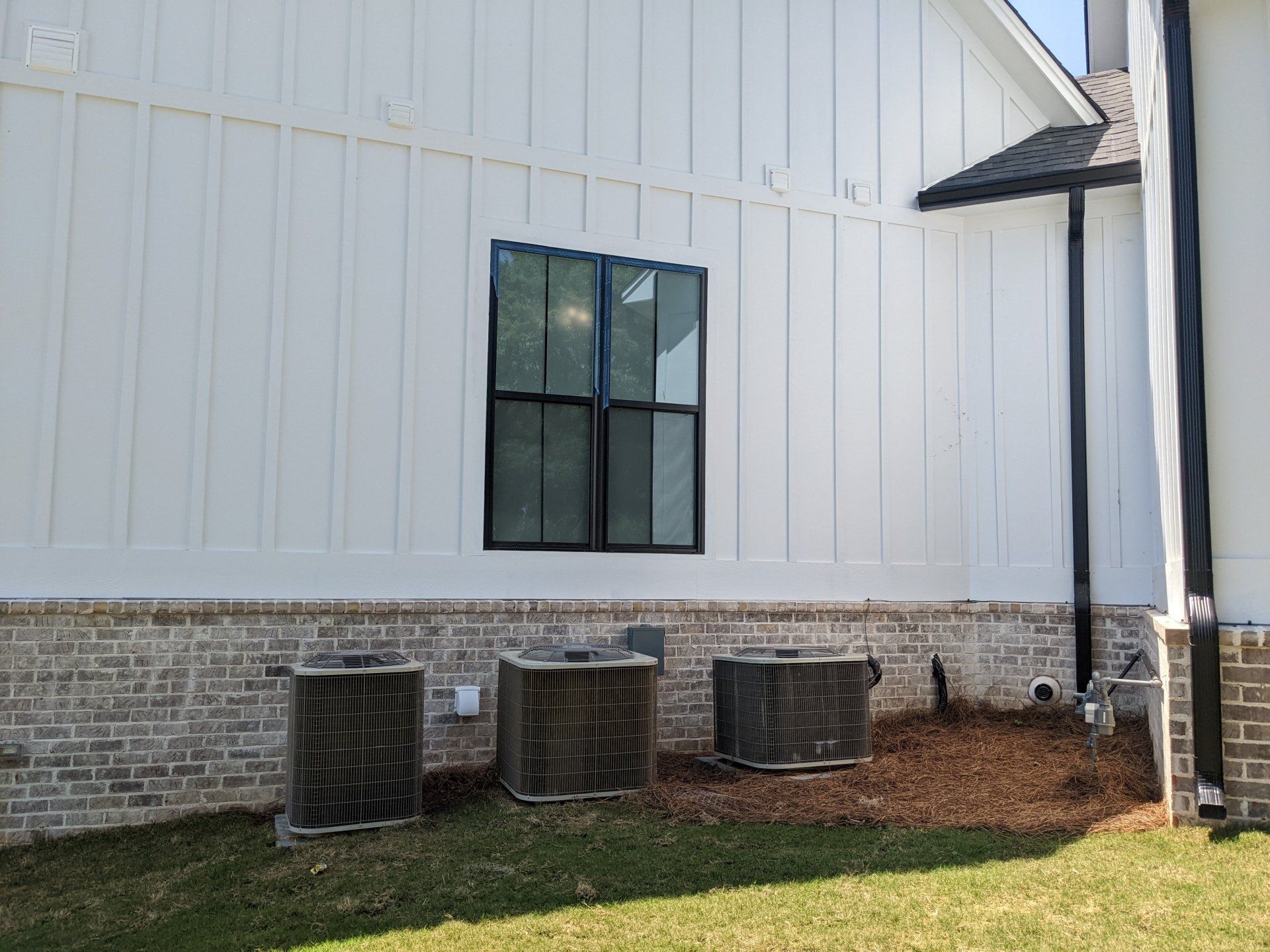 residential window treatment in AL - Privacy was gained in this bathroom after SPF Precision Frost was installed to the home windows in Clanton, AL