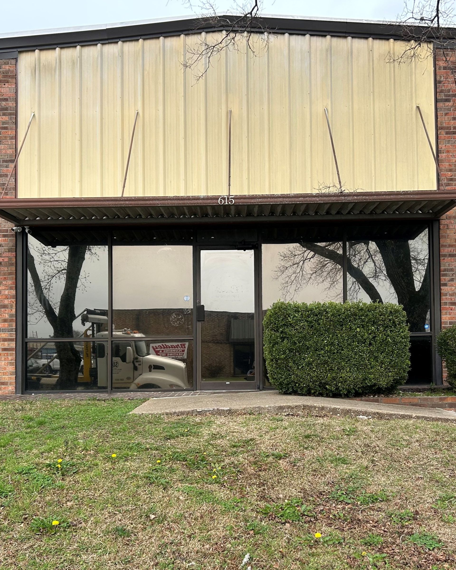 window tinting near Montgomery AL - SPF Performance ULTRA Tint cuts most Sun glare, Heat Gain, & UV-Radiation causing permanent harm. Montgomery AL