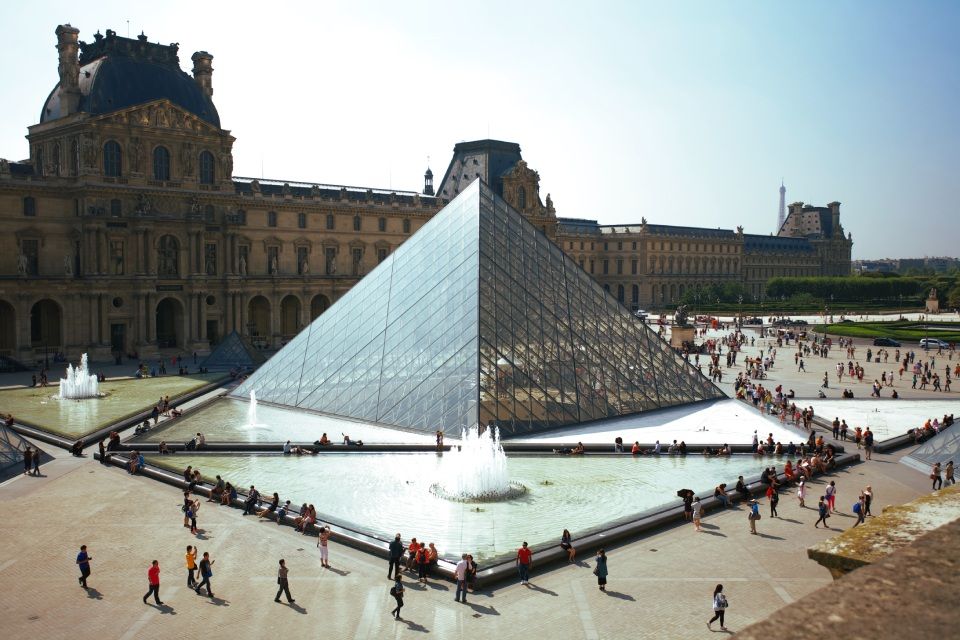 Image of the Lourve in Paris