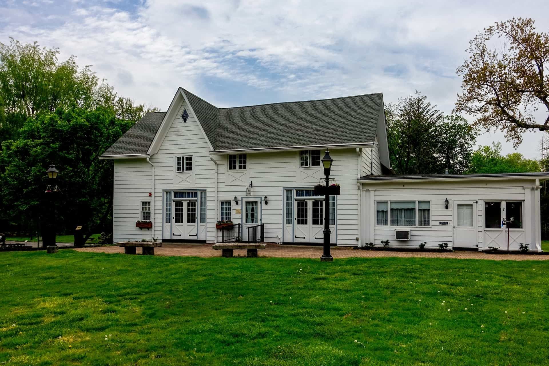 What Is A Carriage House? Features & Modern Uses