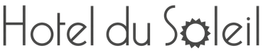 Logo de l'Hôtel du Soleil avec une icône de soleil stylisée en gris et jaune