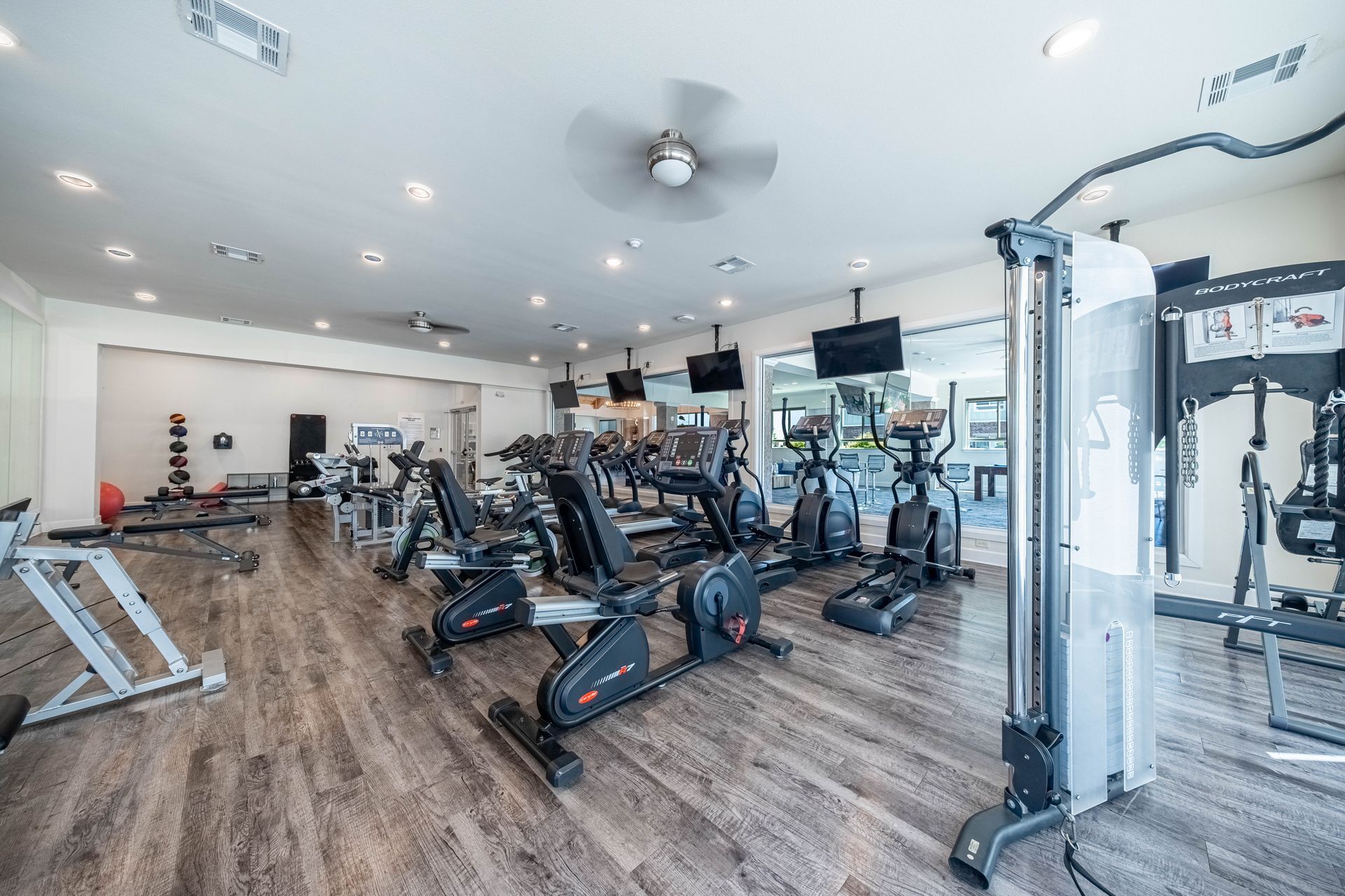 fitness room 