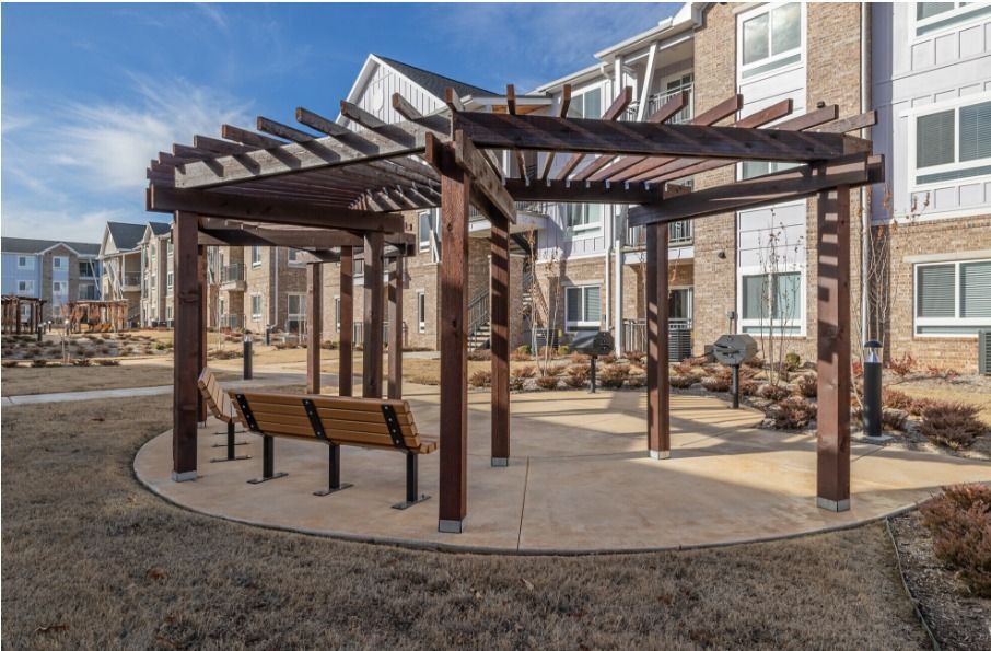 outdoor lounge area at watercolors of centerton apartments