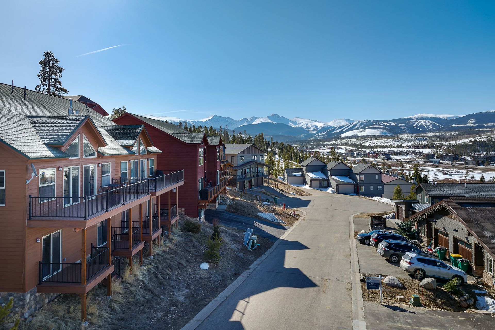 Snow Capped Properties. Long term rentals. Seasonal Rentals. Medium term rentals. Realty. Sales. Real estate agent.