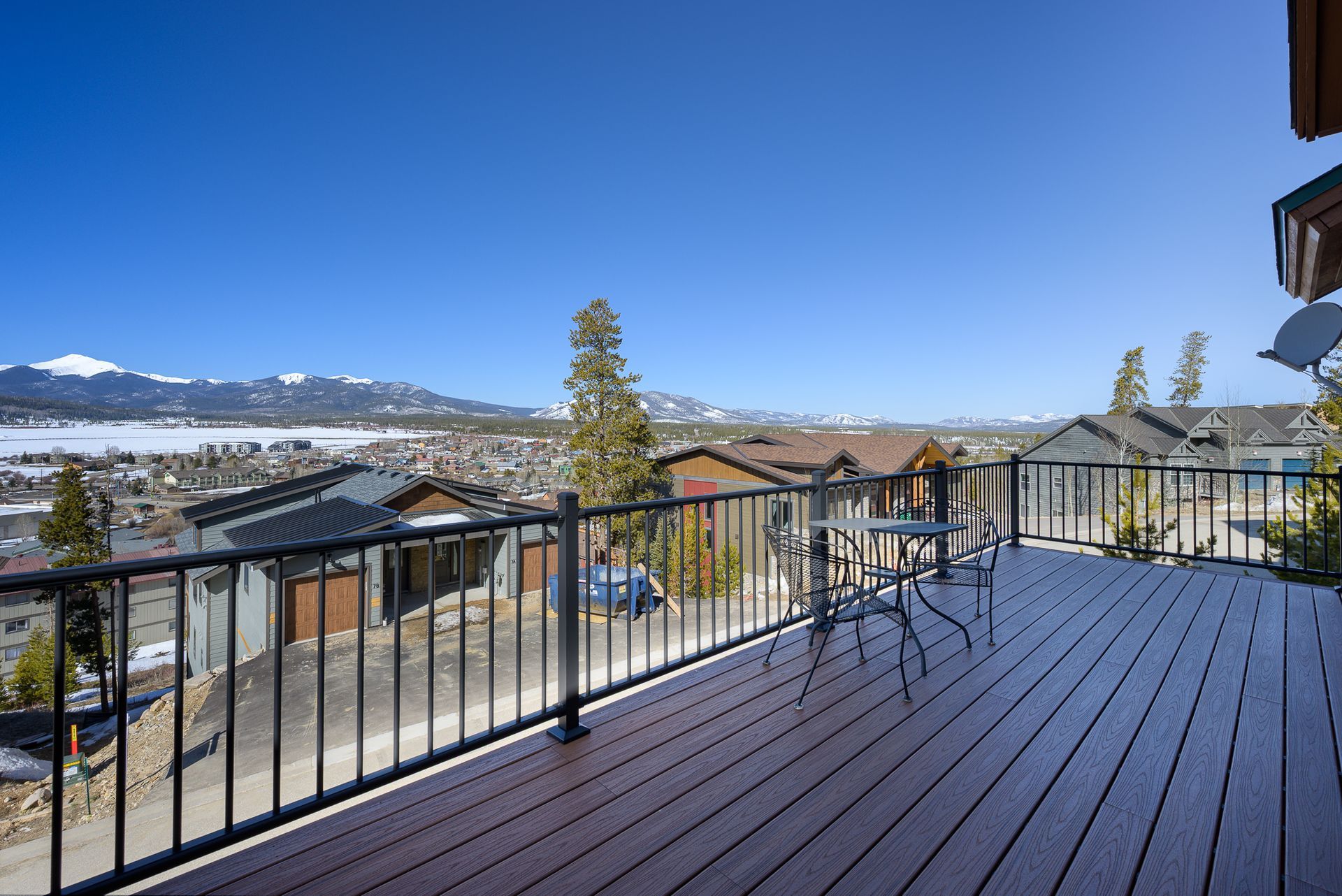 Snow Capped Properties. Long term rentals. Seasonal Rentals. Medium term rentals. Realty. Sales. Real estate agent.