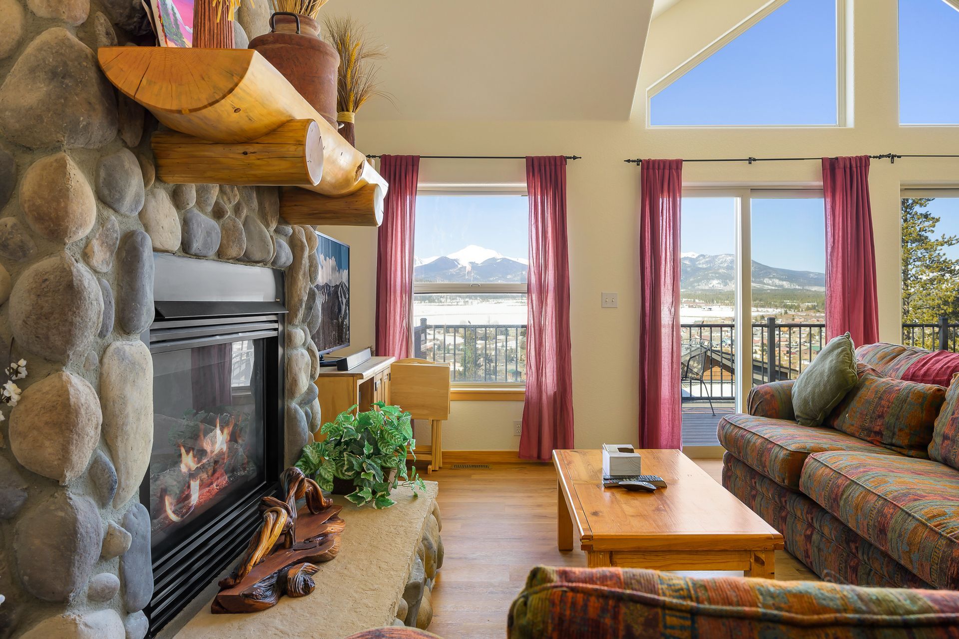 Snow Capped Properties. Long term rentals. Seasonal Rentals. Medium term rentals. Realty. Sales. Real estate agent.