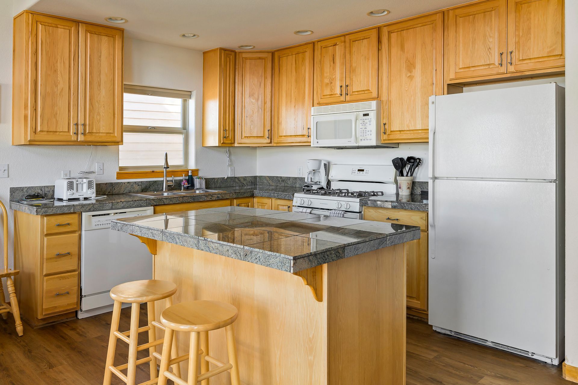 Snow Capped Properties. Long term rentals. Seasonal Rentals. Medium term rentals. Realty. Sales. Real estate agent.