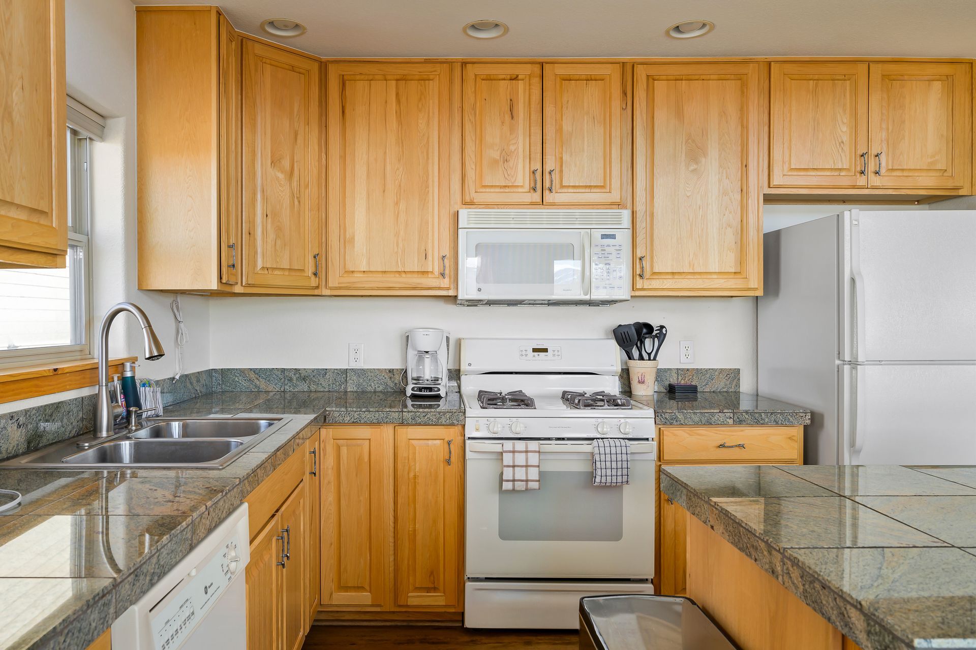 Snow Capped Properties. Long term rentals. Seasonal Rentals. Medium term rentals. Realty. Sales. Real estate agent.