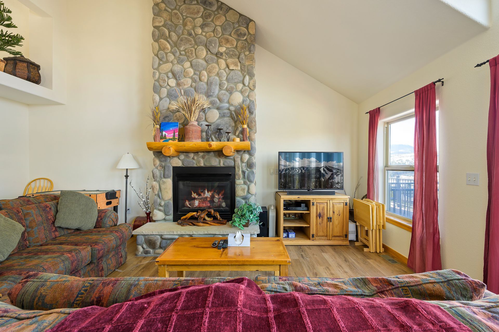Snow Capped Properties. Long term rentals. Seasonal Rentals. Medium term rentals. Realty. Sales. Real estate agent.